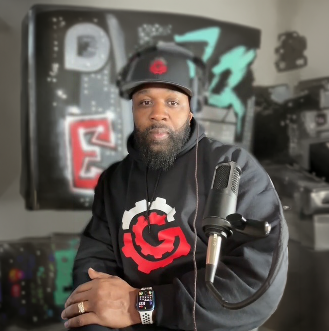 Coach Terrell Washington training athletes